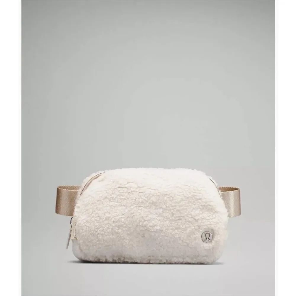 Lululemon Everywhere 1L Fleece Belt Bag